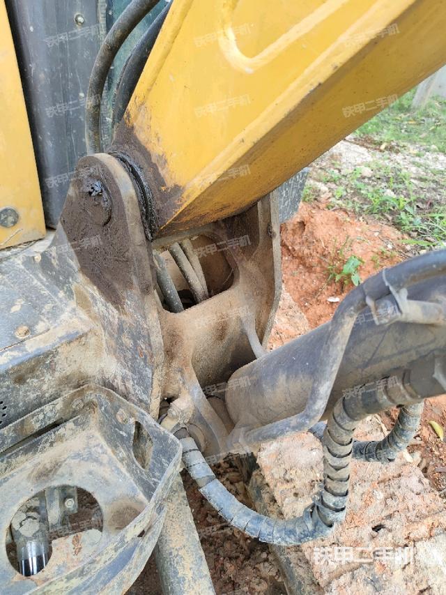 大臂根部?斜（工作和回轉(zhuǎn)裝置）