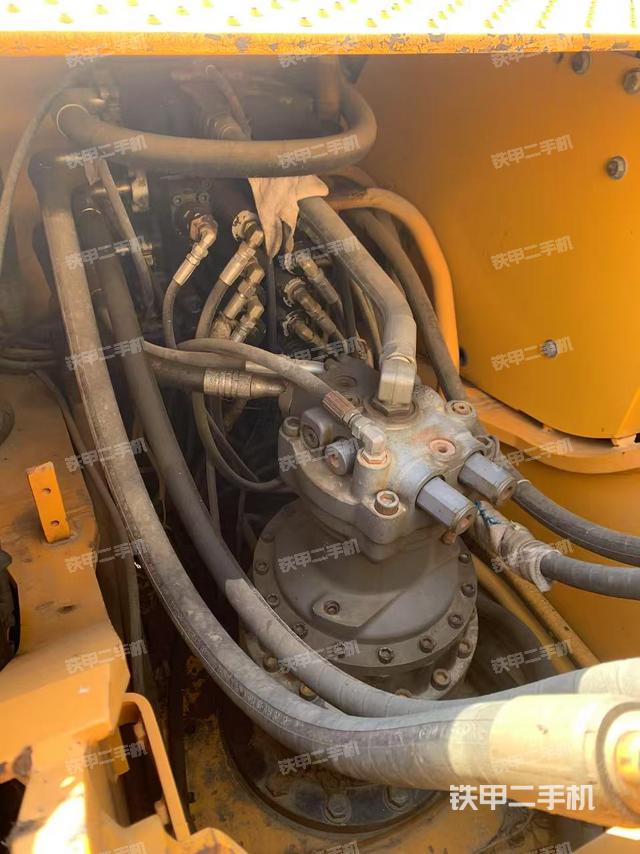 回轉(zhuǎn)馬達(dá)和主控閥（整機(jī)外觀）