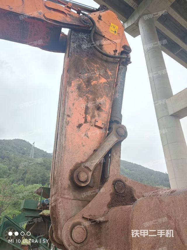 小臂整體左后(工作和回轉(zhuǎn)裝置) 小臂整體左后(工作和回轉(zhuǎn)裝置)