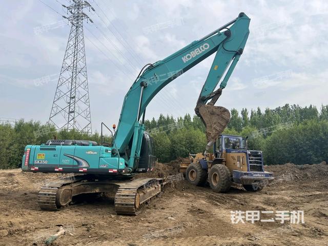 神钢SK350LC-8挖掘机的设备实拍-第2张实拍照片