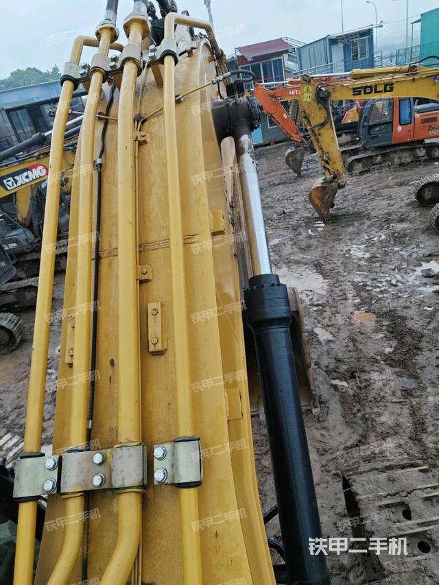 大臂背部俯視（工作和回轉(zhuǎn)裝置）