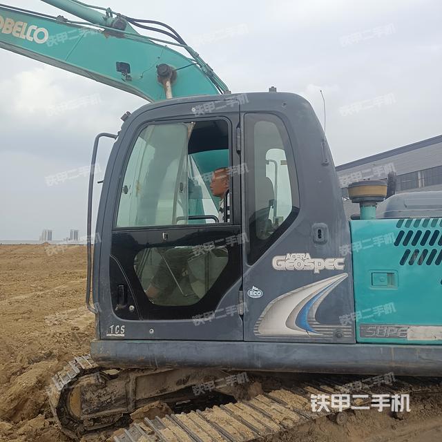 驾驶室整体（整机外观）