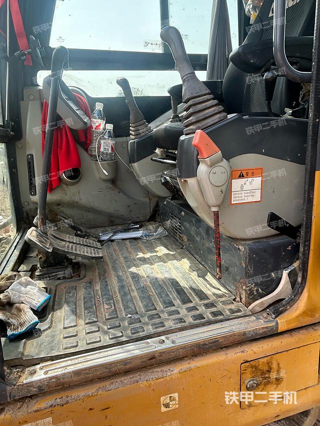 驾驶室整体（整机外观）