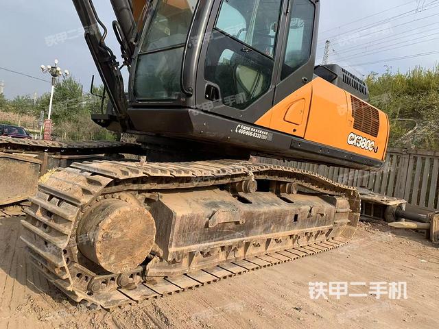 單側(cè)履帶整體(整機外觀) 單側(cè)履帶整體(整機外觀)