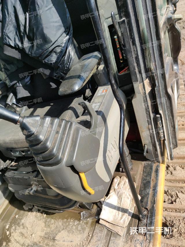 座椅左側(cè)控制臺/音響/含左手柄（駕駛室部分）