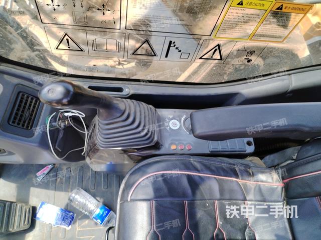 座椅右側控制臺/鑰匙門/油門/含右手柄(駕駛室部分) 座椅右側控制臺/鑰匙門/油門/含右手柄(駕駛室部分)
