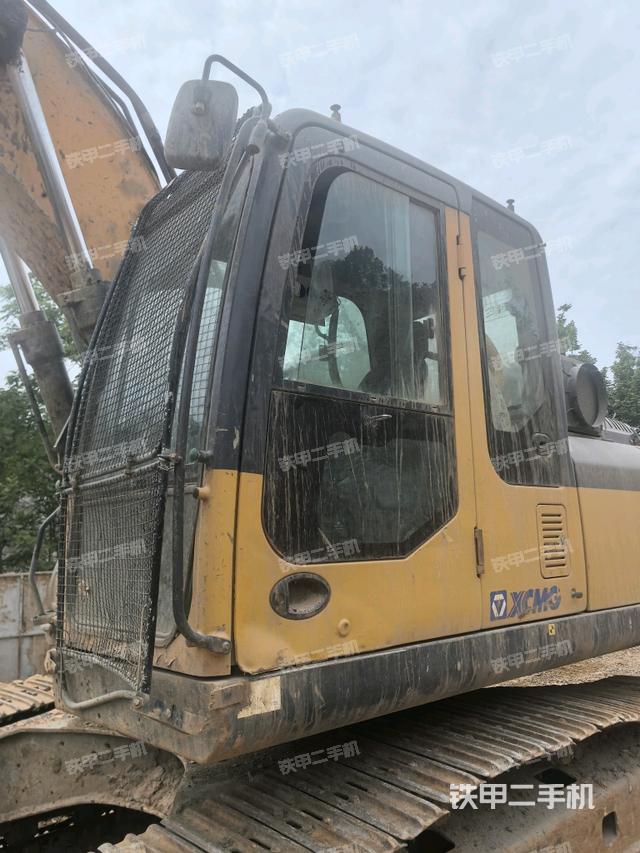 駕駛室左前45度(駕駛室部分) 駕駛室左前45度(駕駛室部分)