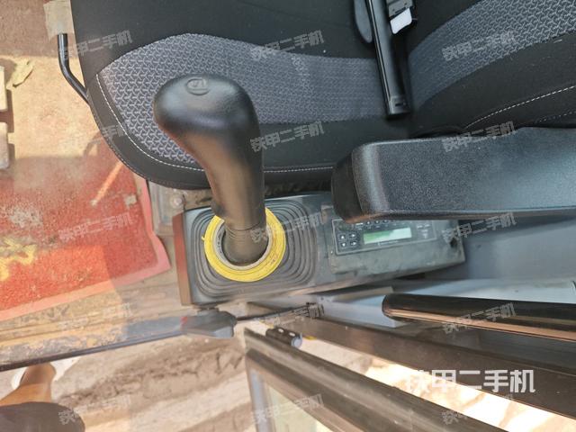 座椅左側(cè)控制臺/音響/含左手柄（駕駛室部分）