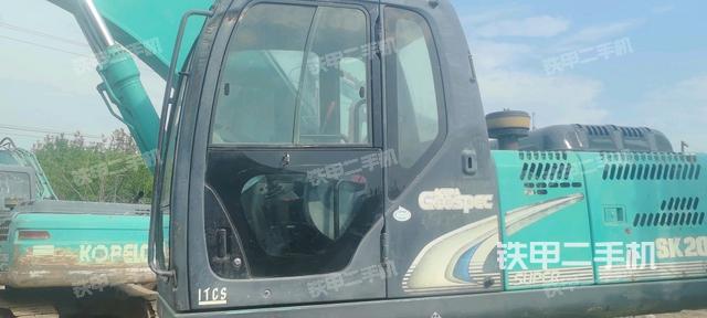 駕駛室整體（整機外觀）