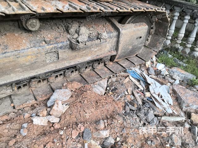 左驅(qū)動輪（行走機構(gòu)）