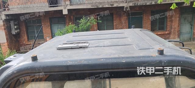 驾驶室顶部（整机外观）