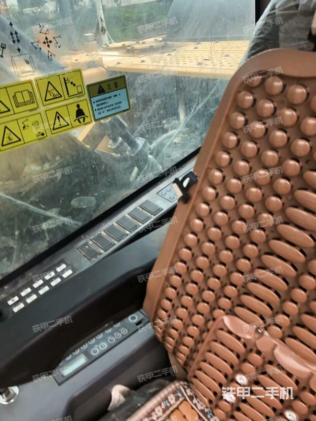 座椅右側(cè)控制臺/鑰匙門/油門/含右手柄（駕駛室部分）