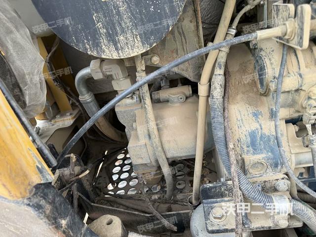 液壓泵艙室正面整體（整機(jī)外觀）