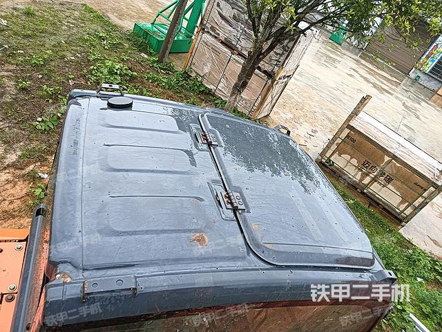 駕駛室頂部(整機外觀) 駕駛室頂部(整機外觀)