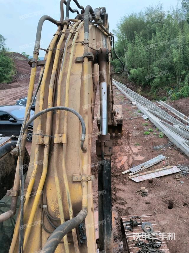 大臂背部俯視（工作和回轉(zhuǎn)裝置）