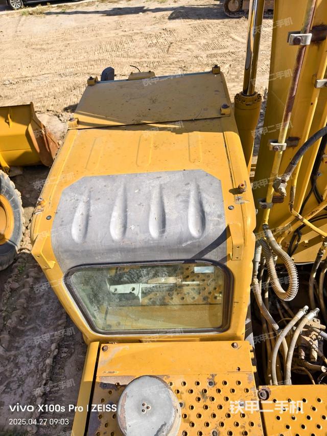 駕駛室頂部（整機外觀）