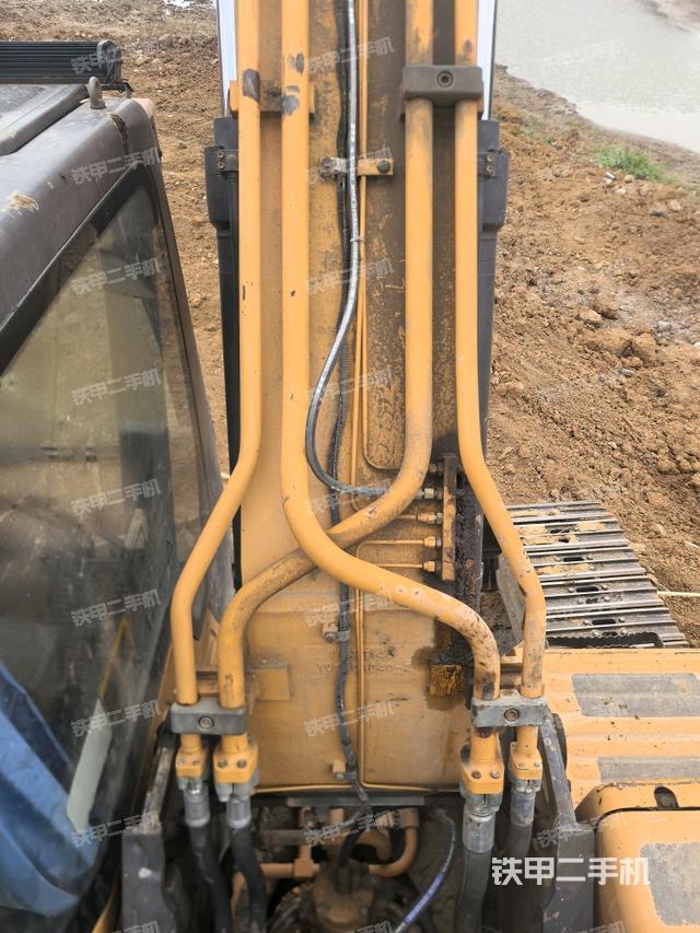 大臂背部俯視（工作和回轉(zhuǎn)裝置）