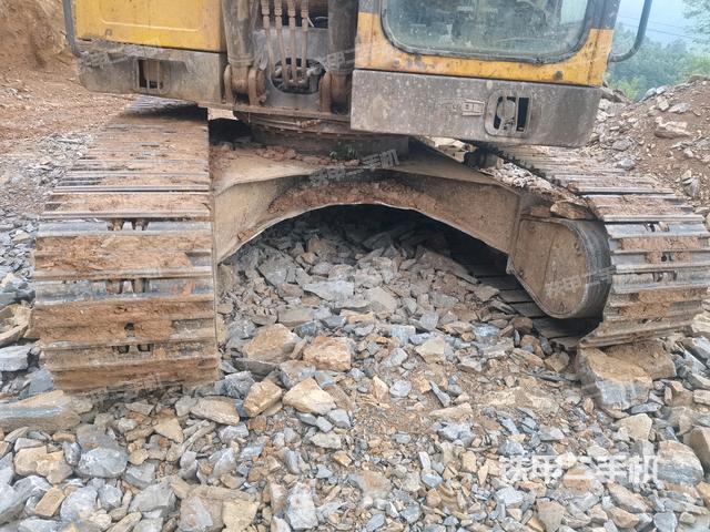 轉(zhuǎn)盤和下車架正前（工作和回轉(zhuǎn)裝置）