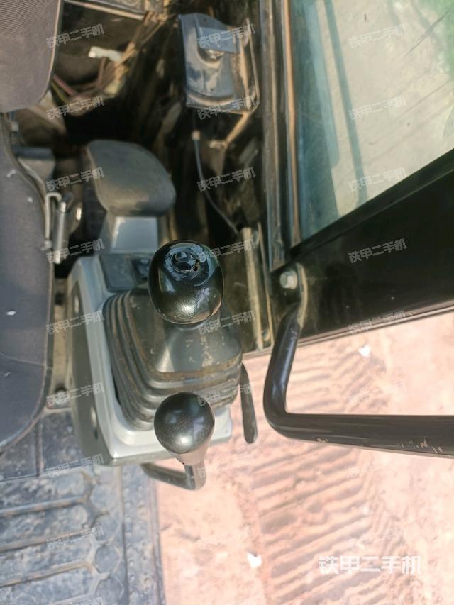 座椅左側(cè)控制臺(tái)/音響/含左手柄（駕駛室部分）