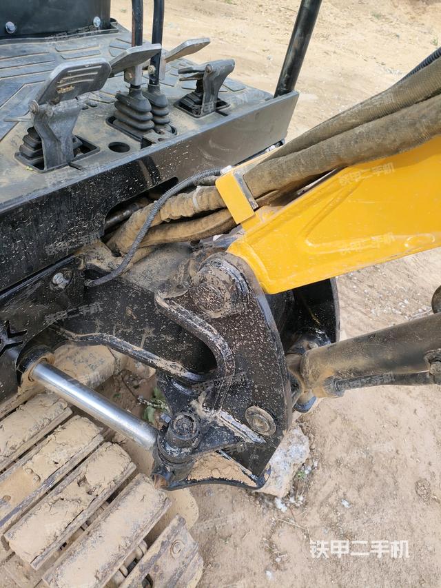 大臂根部?斜（工作和回轉(zhuǎn)裝置）