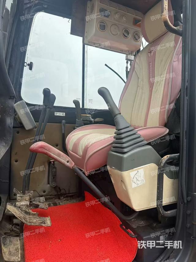 駕駛室整體（整機(jī)外觀）