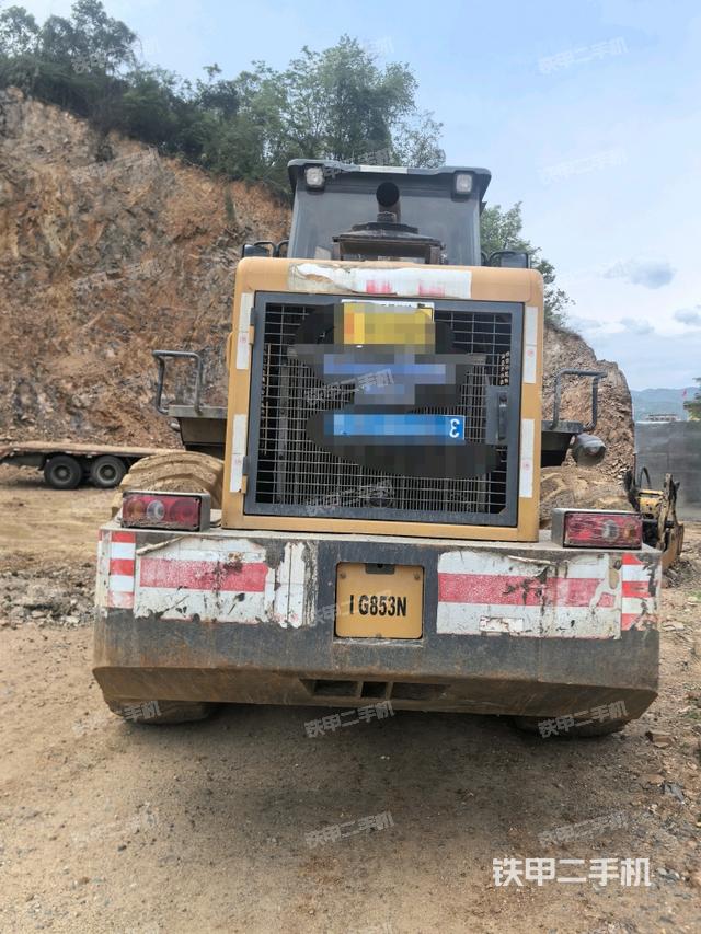 正后方(整機(jī)外觀) 正后方(整機(jī)外觀)