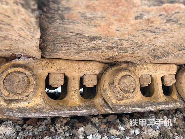 左驅(qū)動輪（行走機構(gòu)）