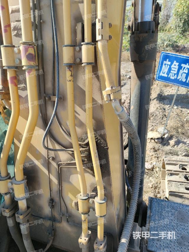 大臂背部俯視（工作和回轉(zhuǎn)裝置）