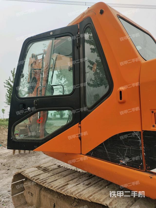 駕駛室左后45度(駕駛室部分) 駕駛室左后45度(駕駛室部分)