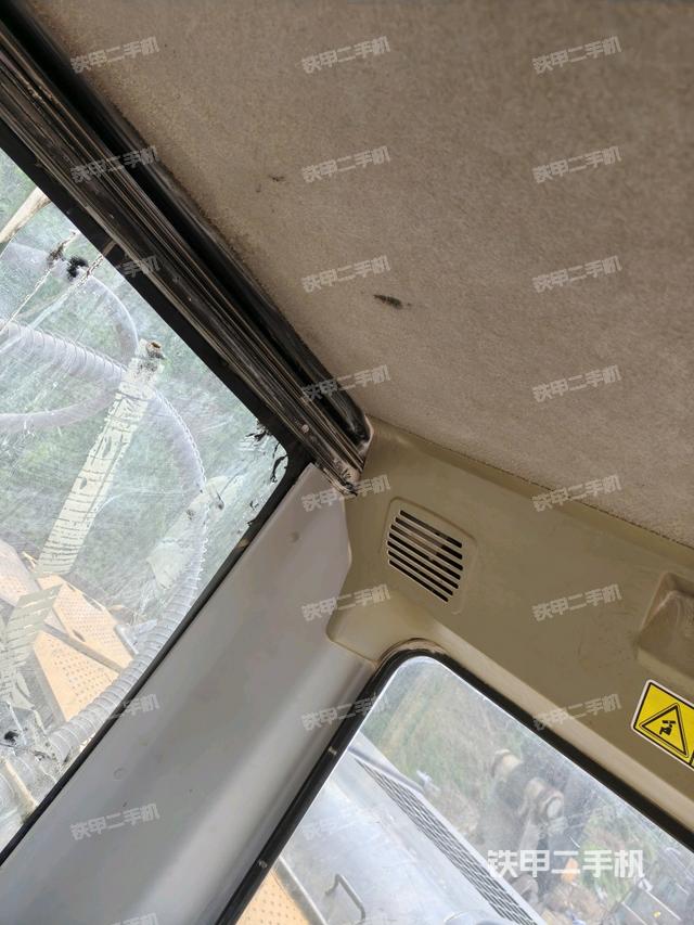 左后方玻璃角標(biāo)(駕駛室部分) 左后方玻璃角標(biāo)(駕駛室部分)