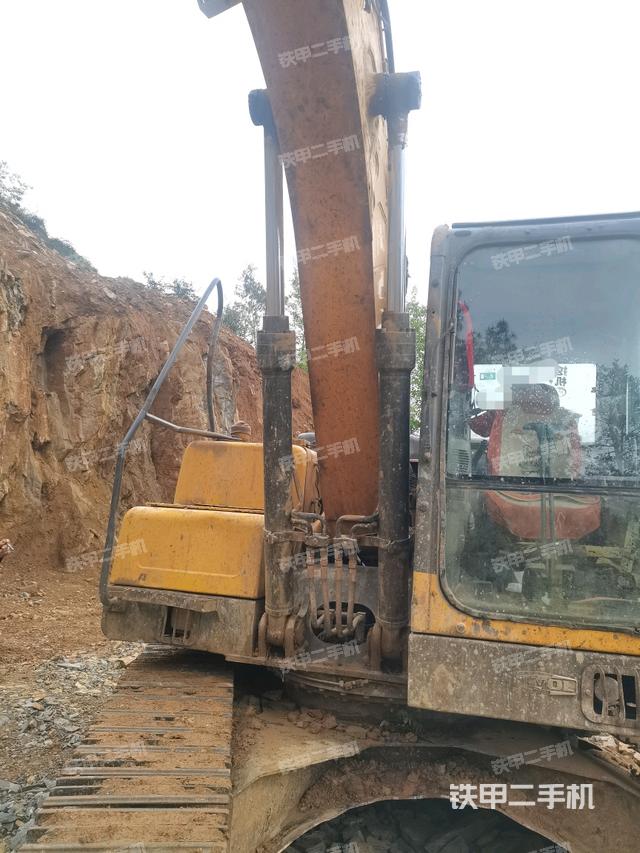 大臂油缸整體?豎拍（工作和回轉(zhuǎn)裝置）