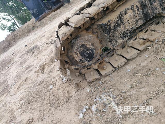 右驅(qū)動輪（行走機構(gòu)）