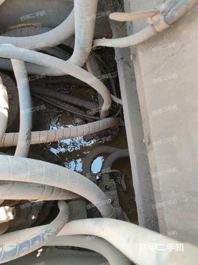 中央回轉(zhuǎn)接頭特寫（上車部件）