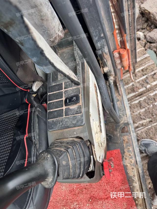 座椅左側(cè)控制臺(tái)/音響/含左手柄（駕駛室部分）