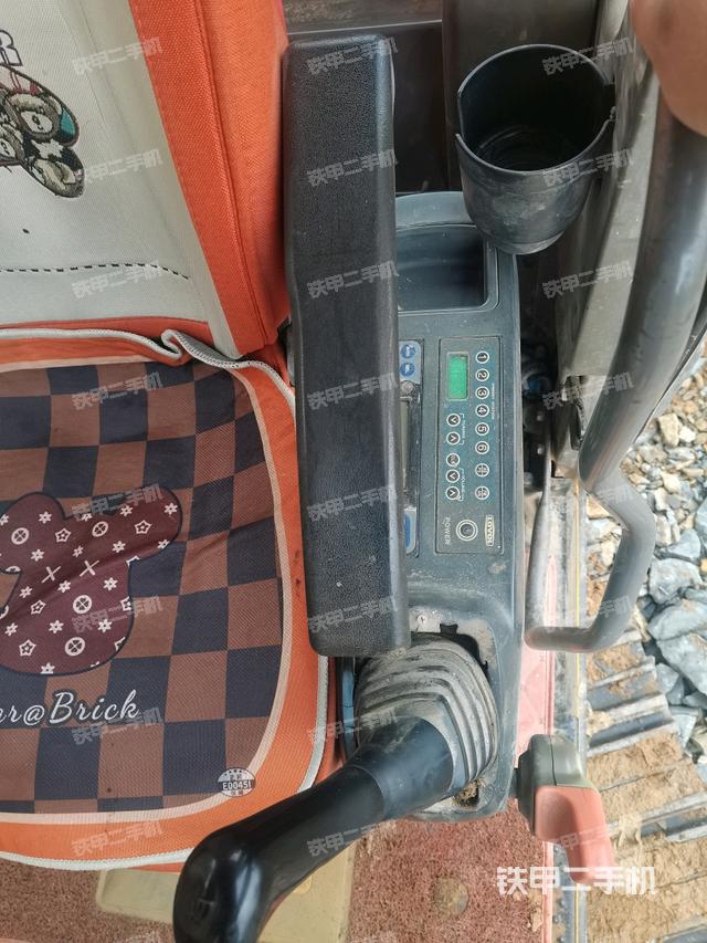 座椅左側(cè)控制臺(tái)/音響/含左手柄（駕駛室部分）