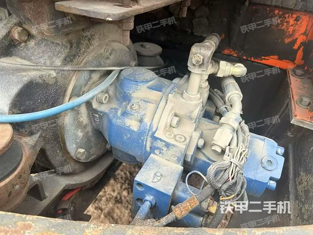 液壓泵艙室正面整體（整機(jī)外觀）