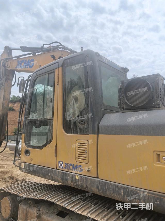 駕駛室左后45度(駕駛室部分) 駕駛室左后45度(駕駛室部分)