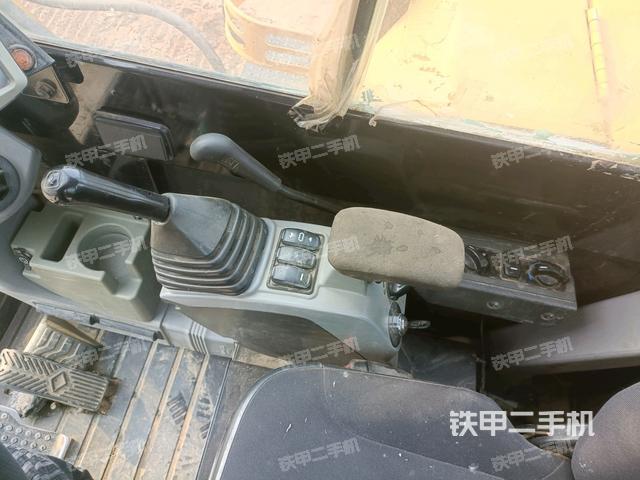 座椅右側(cè)控制臺(tái)/鑰匙門(mén)/油門(mén)/含右手柄（駕駛室部分）