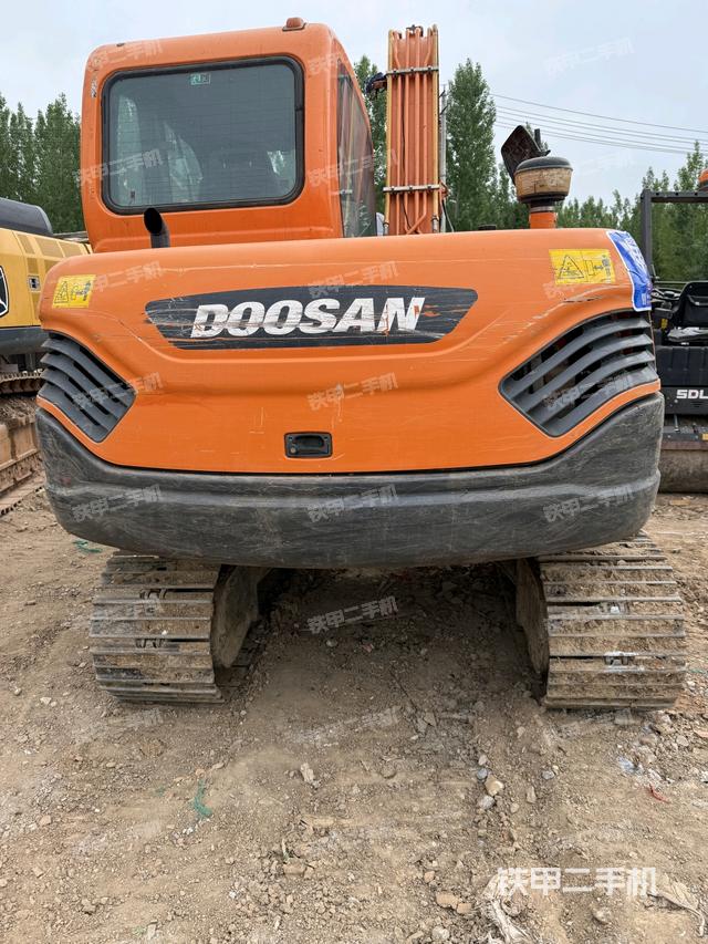 駕駛室頂部(整機外觀) 駕駛室頂部(整機外觀)