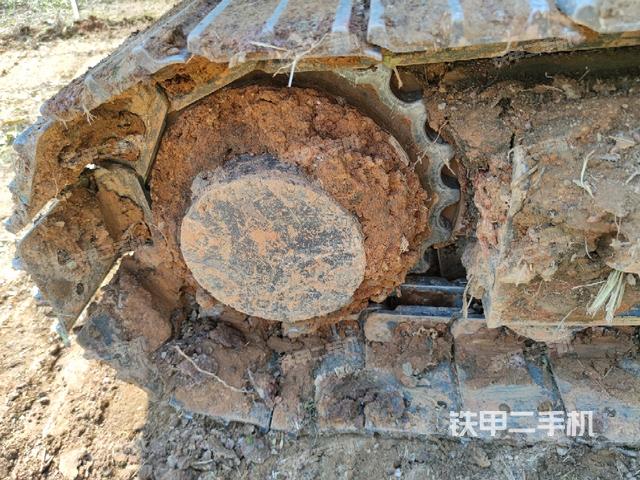 右驅(qū)動輪（行走機(jī)構(gòu)）