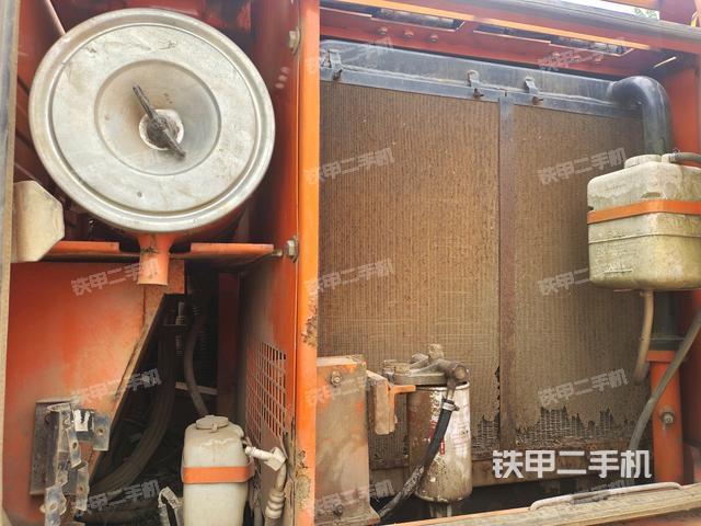 散熱器正面(大件艙室) 散熱器正面(大件艙室)