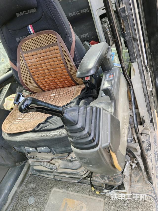 座椅后部(駕駛室部分) 座椅后部(駕駛室部分)