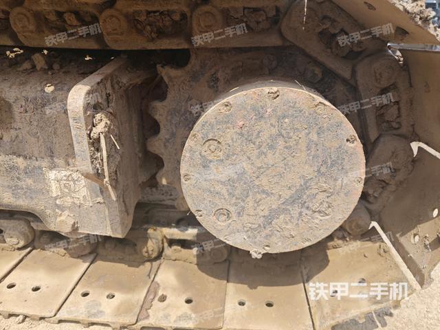 左驅(qū)動輪（行走機構(gòu)）