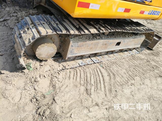 右側(cè)履帶整體?（行走機構(gòu)）