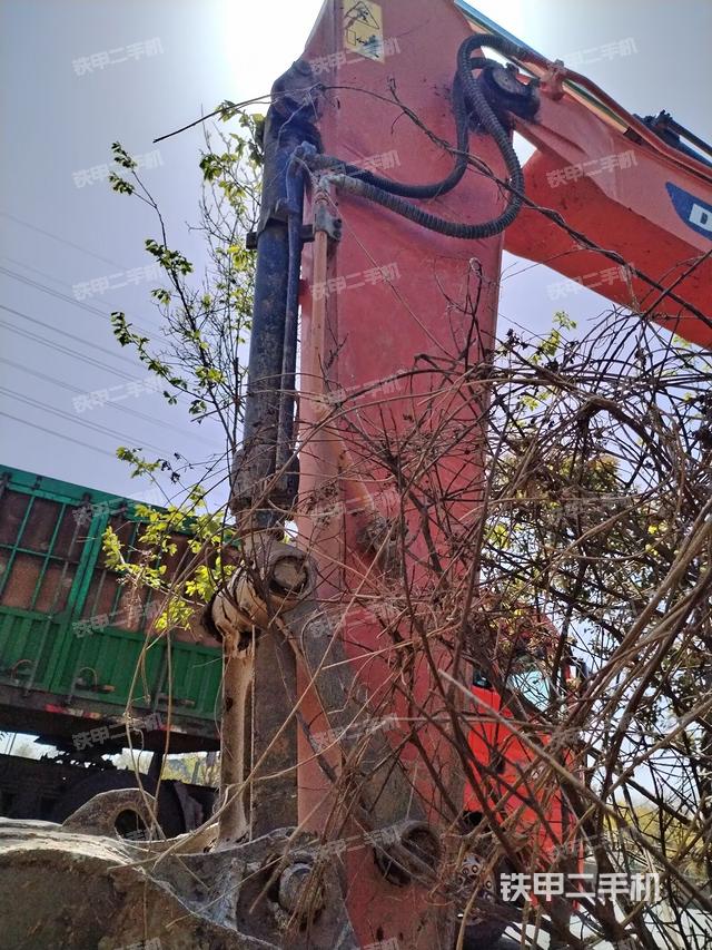 小臂整體左后(工作和回轉(zhuǎn)裝置) 小臂整體左后(工作和回轉(zhuǎn)裝置)