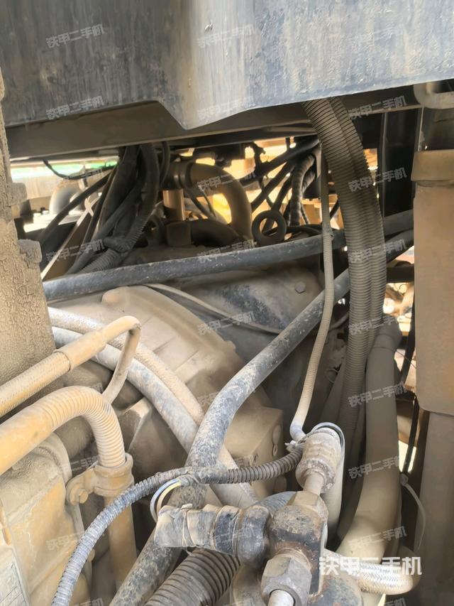 車(chē)架鉸接(液壓/傳動(dòng)系統(tǒng)) 車(chē)架鉸接(液壓/傳動(dòng)系統(tǒng))