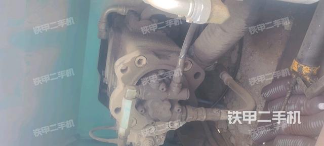 液壓泵艙室正面整體(整機外觀) 液壓泵艙室正面整體(整機外觀)
