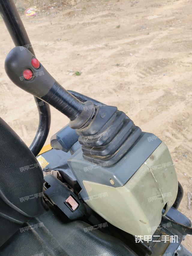 座椅左側(cè)控制臺/音響/含左手柄（駕駛室部分）