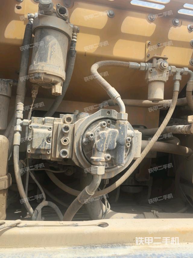 液壓泵斜45?右(大件艙室) 液壓泵斜45?右(大件艙室)