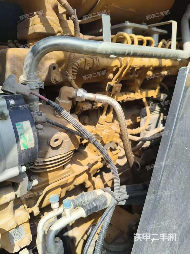 發(fā)動(dòng)機(jī)右側(cè)（整機(jī)外觀及大件）